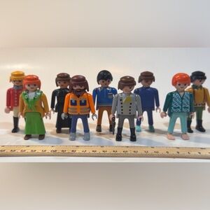 Vintage huge lot of geobra playmobil toys people canoe horses see pics (L4)